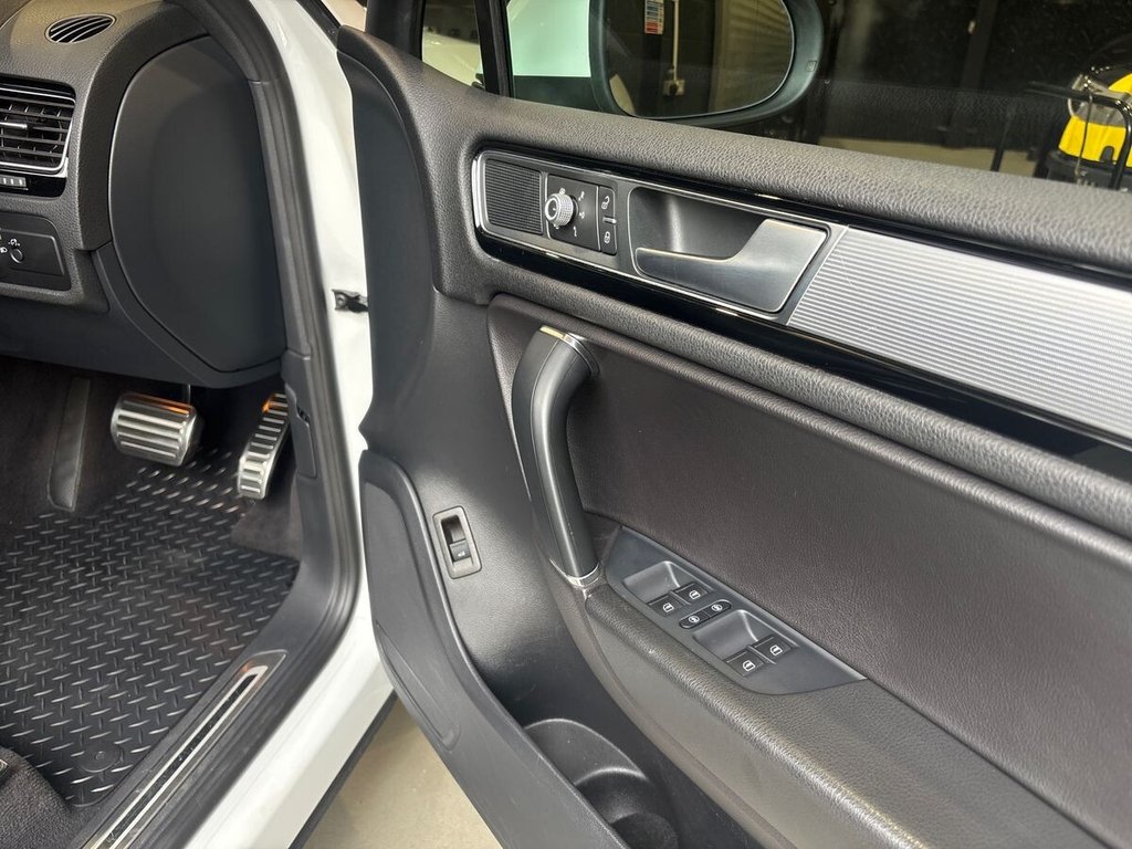 Used Volkswagen Touareg 2016 for sale - 77990895: Photo 33