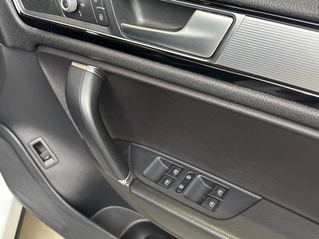 Used Volkswagen Touareg 2016 for sale - 77990895: Photo 34