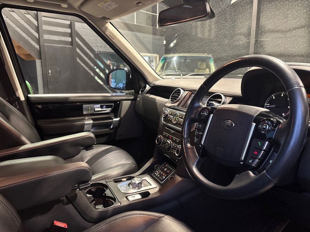 Used Land Rover Discovery 2016 for sale - 77048874: Photo 2