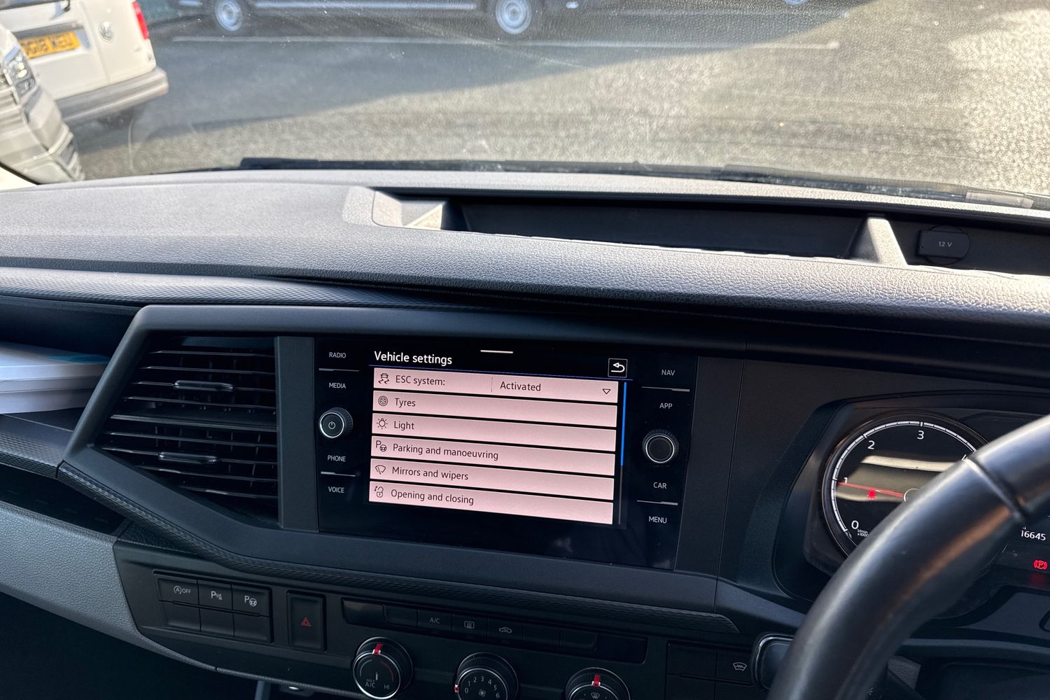 Used Volkswagen Transporter 2024 for sale - 76685730: Photo 40