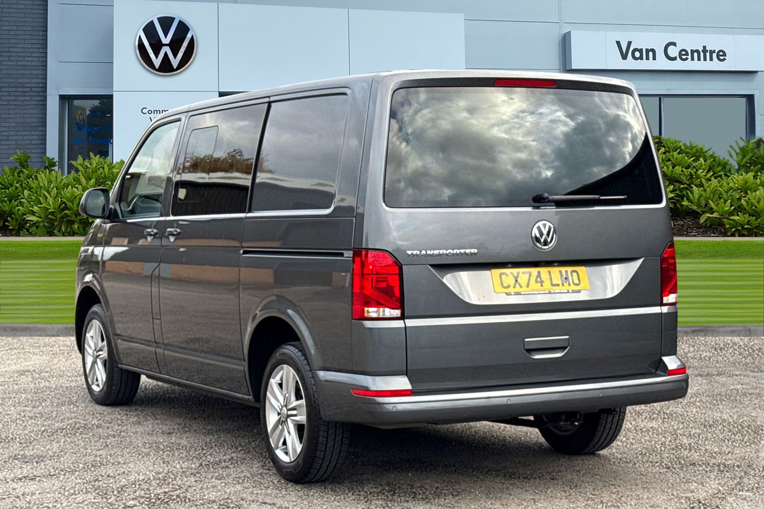 Used Volkswagen Transporter 2024 for sale - 76519980: Photo 2