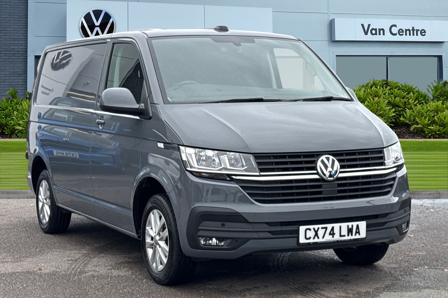 Used Volkswagen Transporter 2024 for sale - 76421432: Photo 1