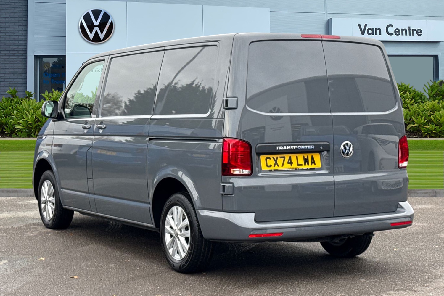 Used Volkswagen Transporter 2024 for sale - 76421432: Photo 2