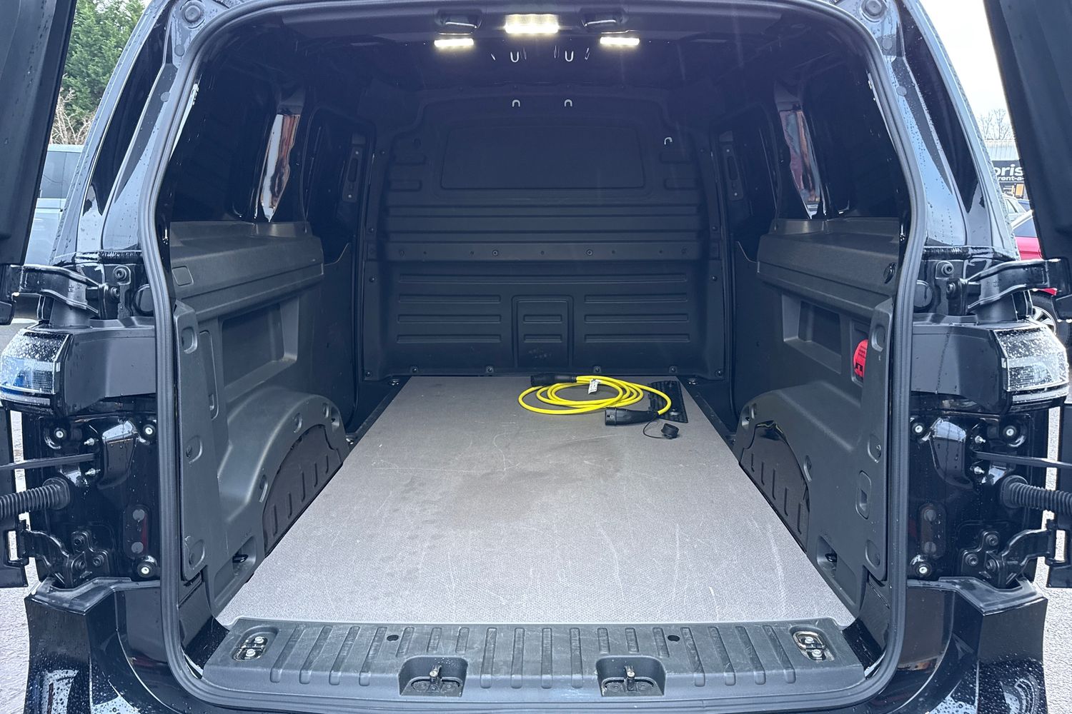 Used Volkswagen ID. Buzz Cargo 2024 for sale - 77158795: Photo 7