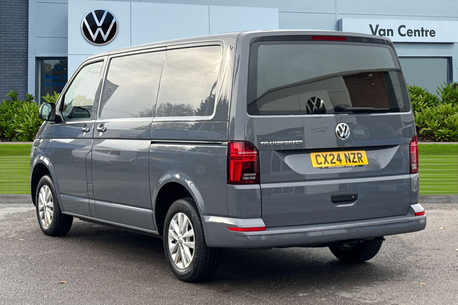 Used Volkswagen Transporter 2024 for sale - 76421396: Photo 2