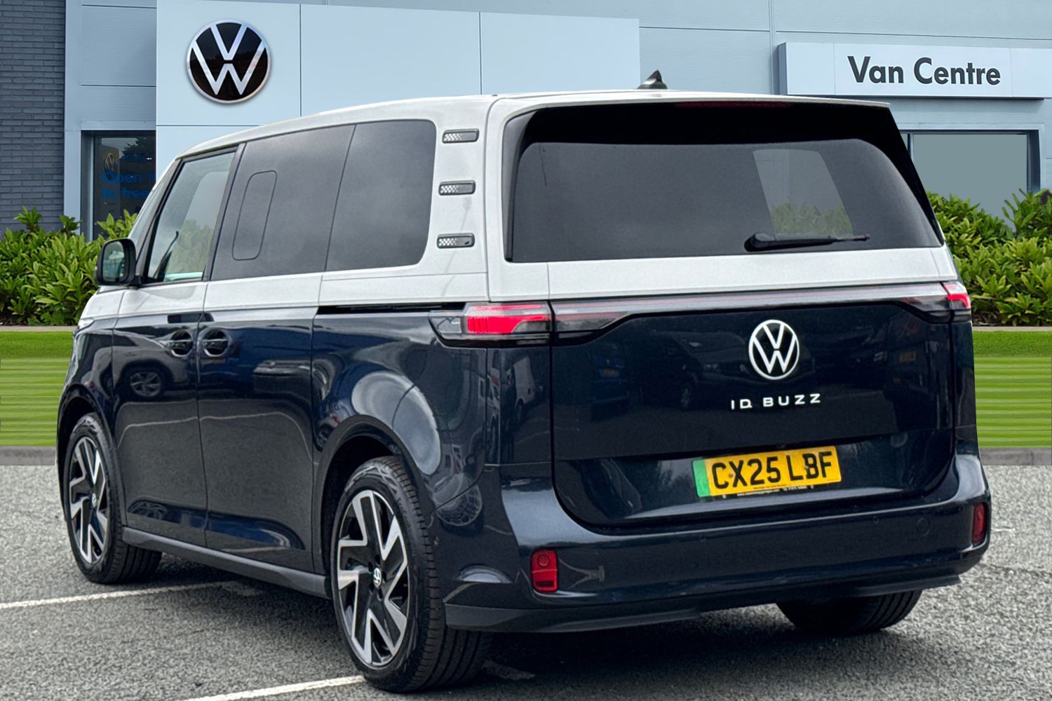 Used Volkswagen ID.Buzz 2025 for sale - 76230577: Photo 2