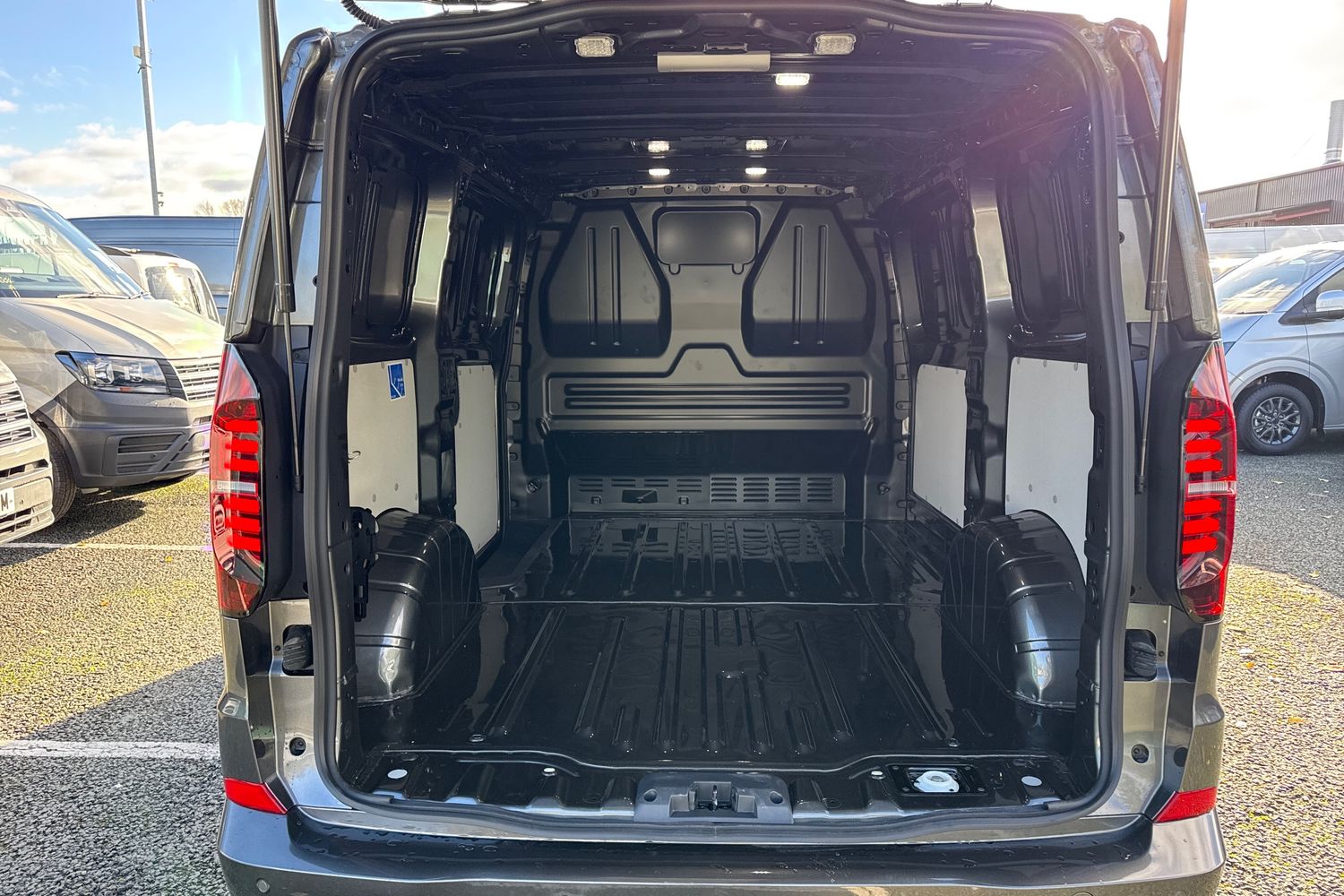 Used Volkswagen Transporter 2025 for sale - 76685761: Photo 6