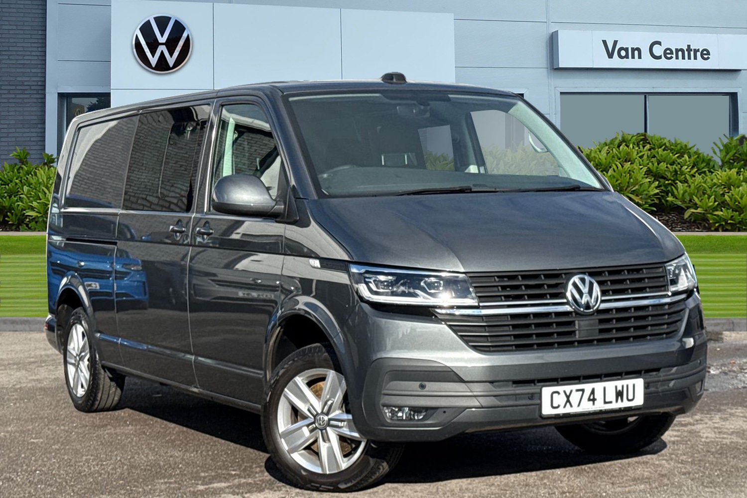 Used Volkswagen Transporter 2024 for sale - 76346538: Photo 1