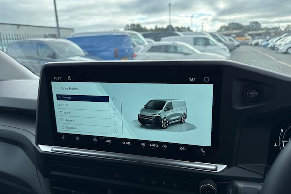 Used Volkswagen Transporter 2025 for sale - 76230566: Photo 31
