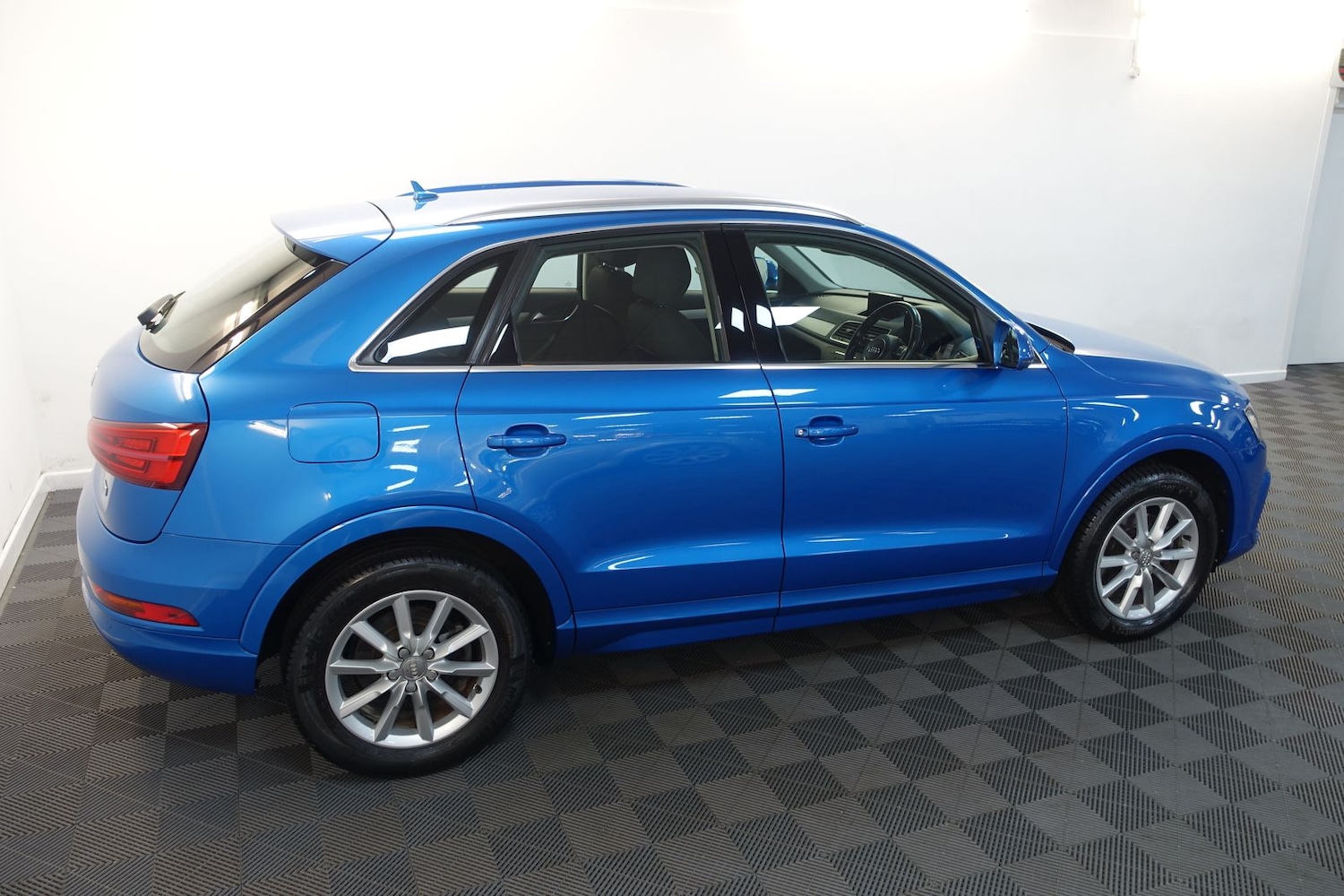 Used Audi Q3 2015 for sale - 77560761: Photo 2