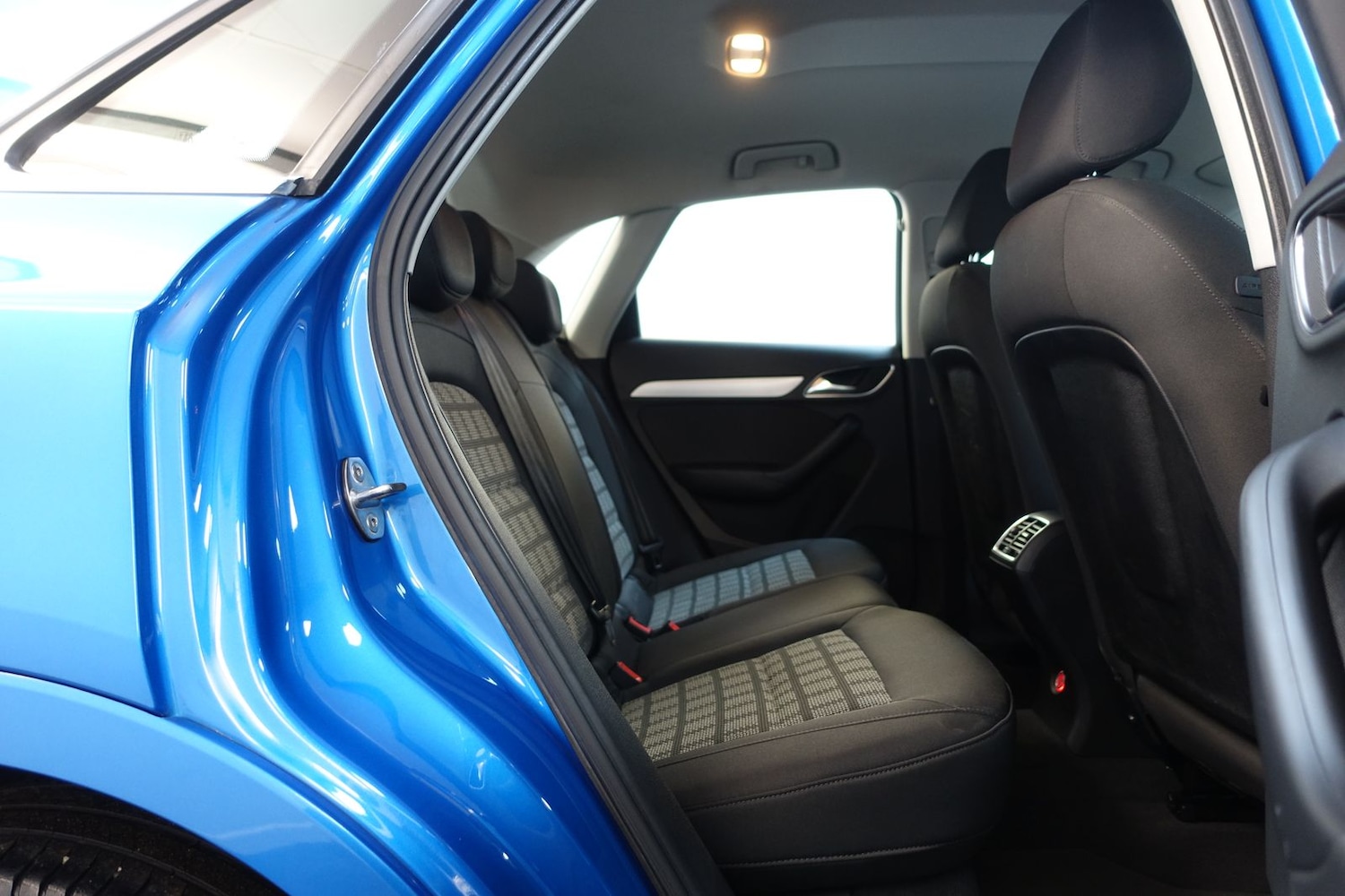 Used Audi Q3 2015 for sale - 77560761: Photo 34