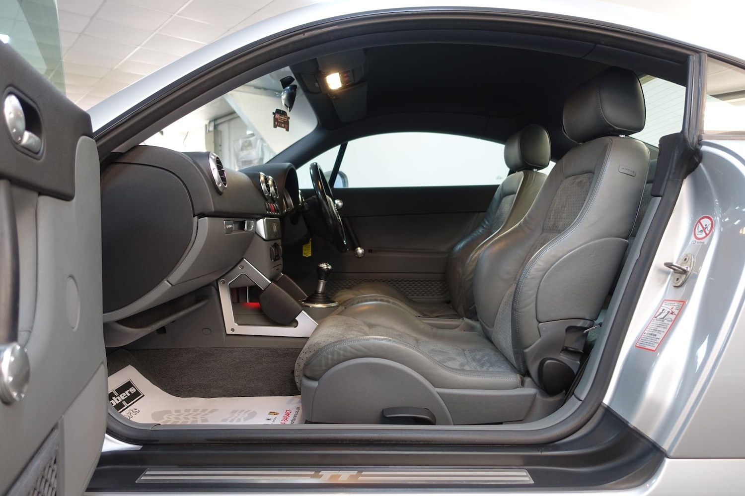 Used Audi TT 2001 for sale - 77102692: Photo 14