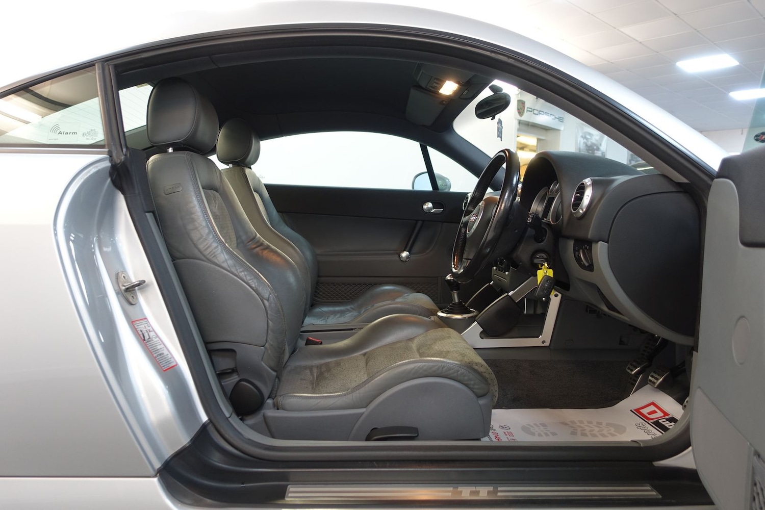 Used Audi TT 2001 for sale - 77102692: Photo 16