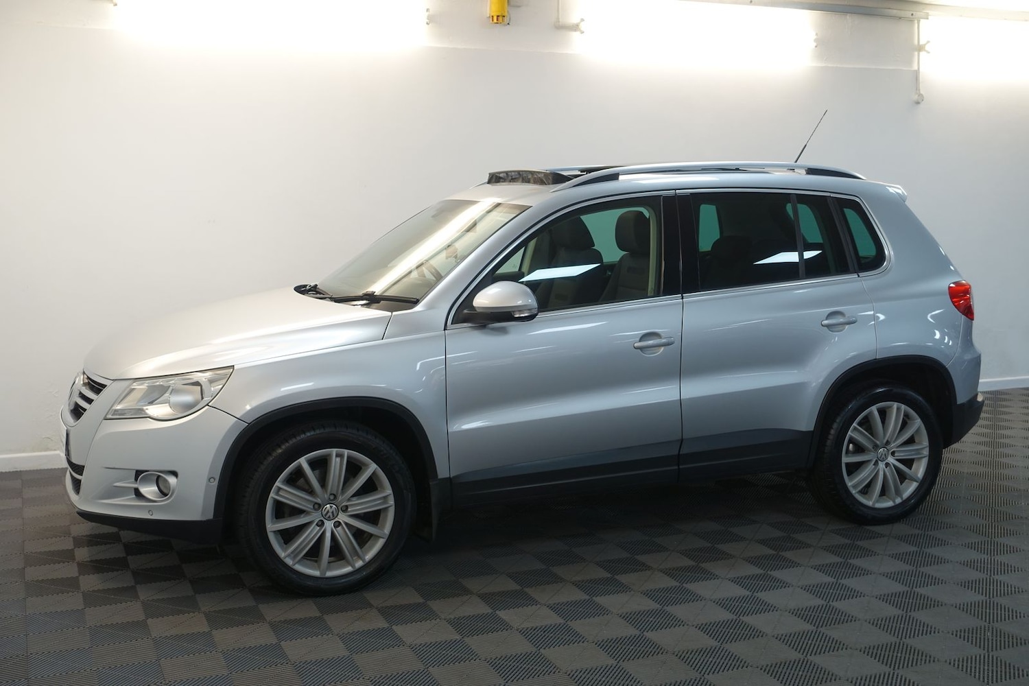 Used Volkswagen Tiguan 2008 for sale - 76731677: Photo 70