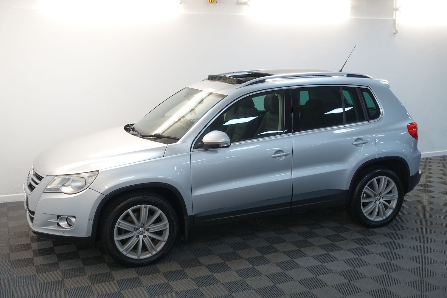 Used Volkswagen Tiguan 2008 for sale - 76731677: Photo 71