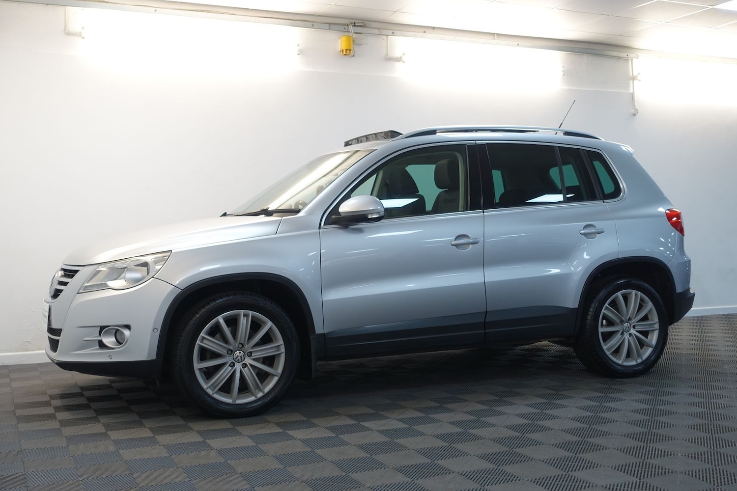 Used Volkswagen Tiguan 2008 for sale - 76731677: Photo 72