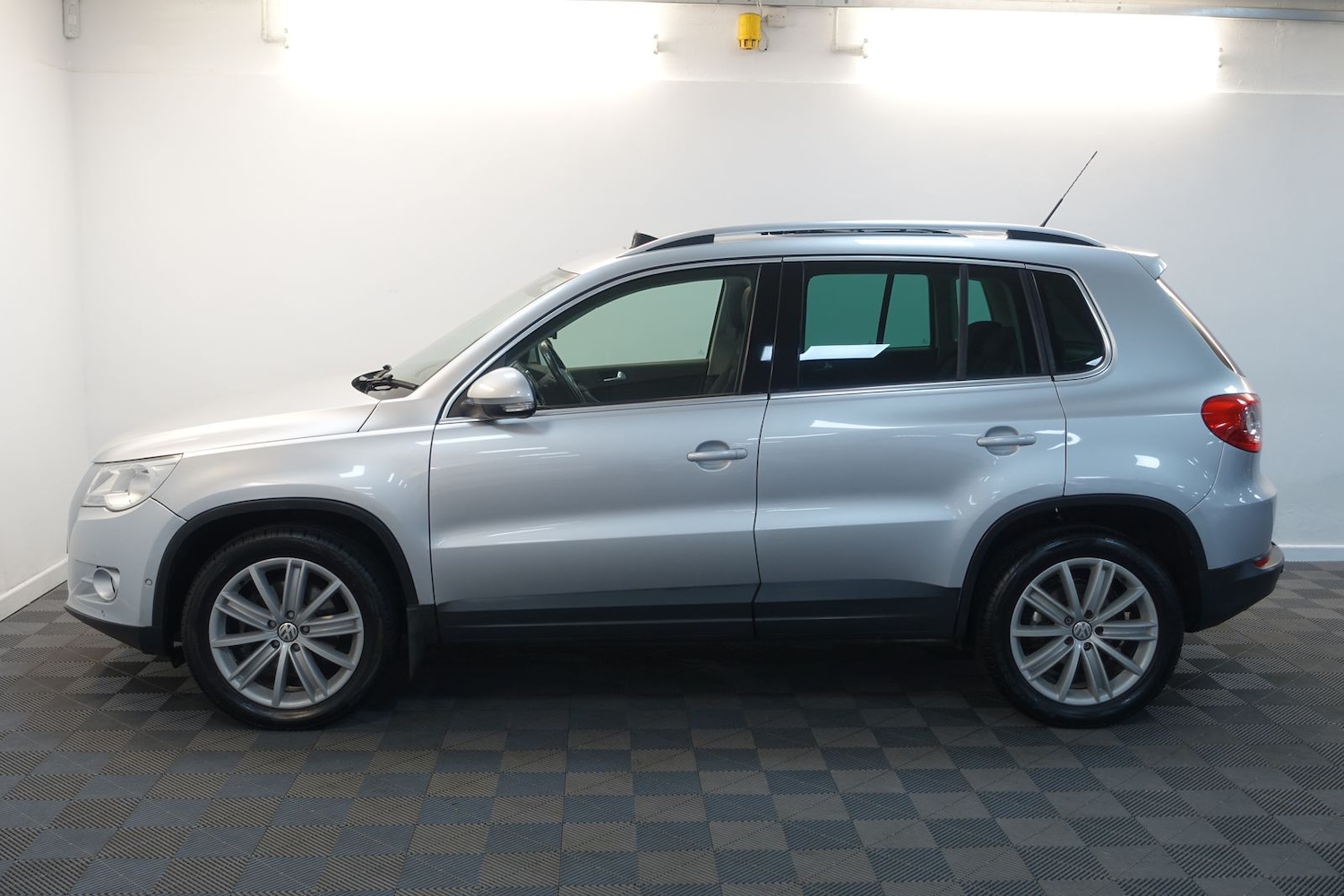 Used Volkswagen Tiguan 2008 for sale - 76731677: Photo 73