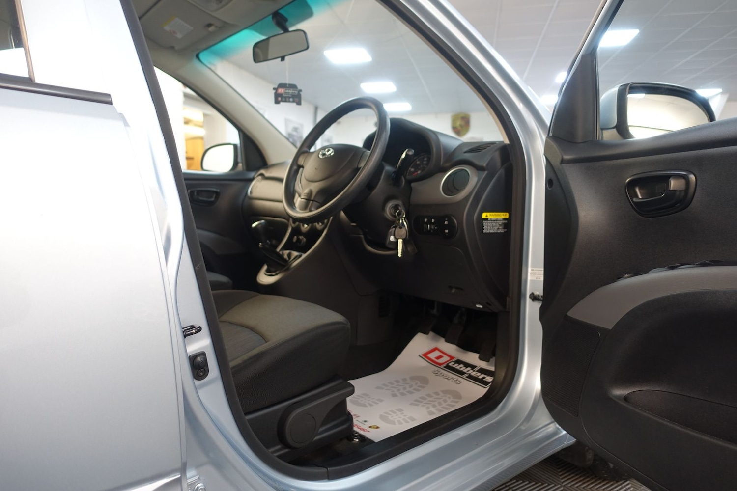 Used Hyundai i10 2012 for sale - 76338684: Photo 14