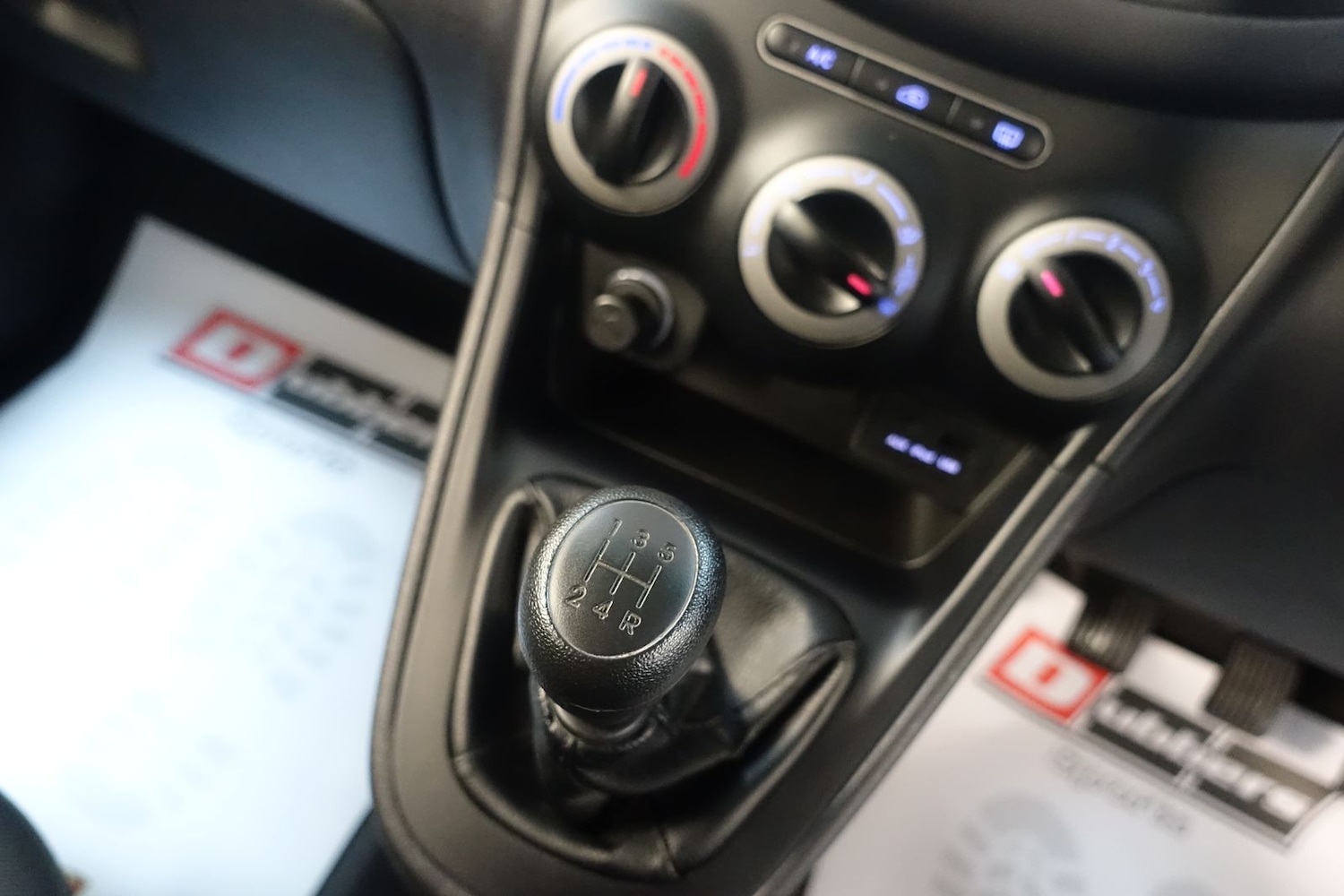 Used Hyundai i10 2012 for sale - 76338684: Photo 24