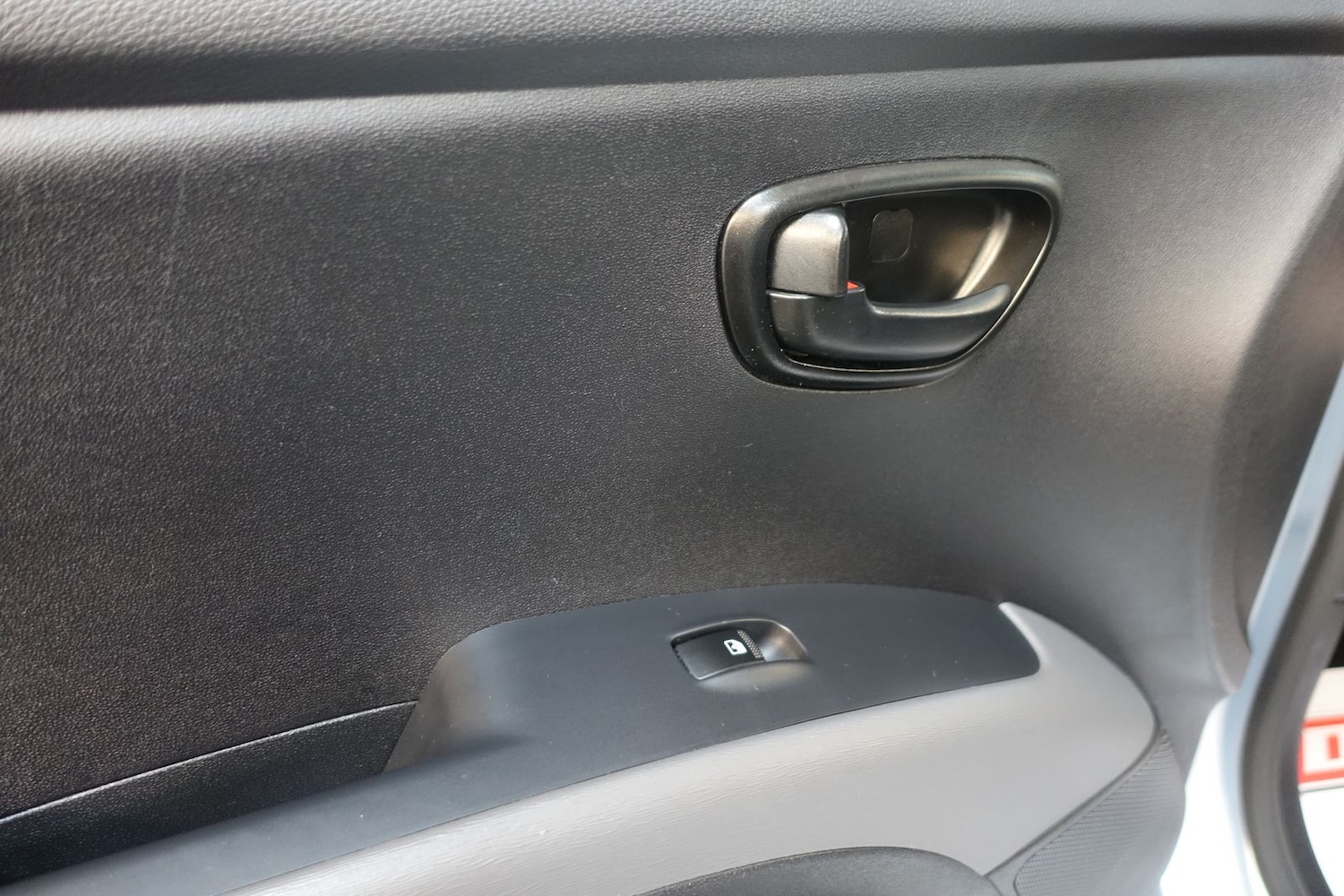 Used Hyundai i10 2012 for sale - 76338684: Photo 38