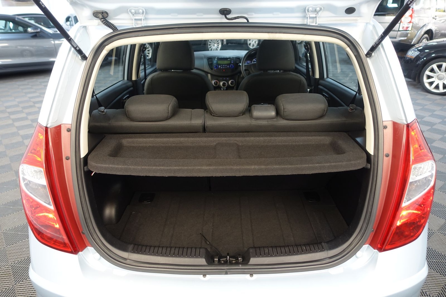 Used Hyundai i10 2012 for sale - 76338684: Photo 50