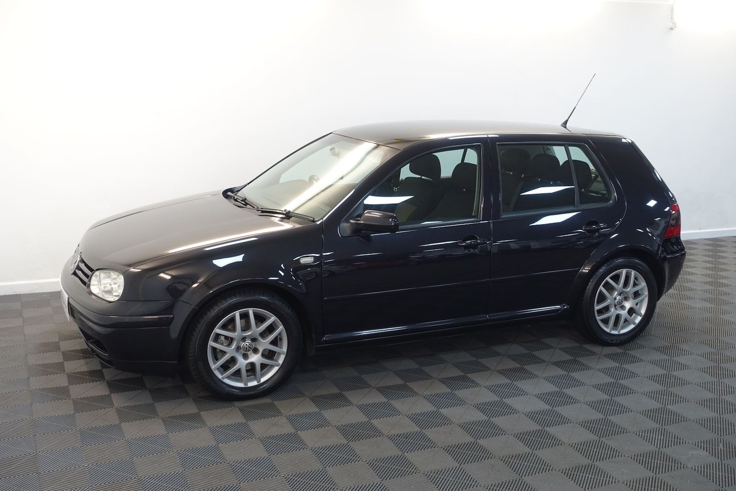 Used Volkswagen Golf 2003 for sale - 76614280: Photo 88