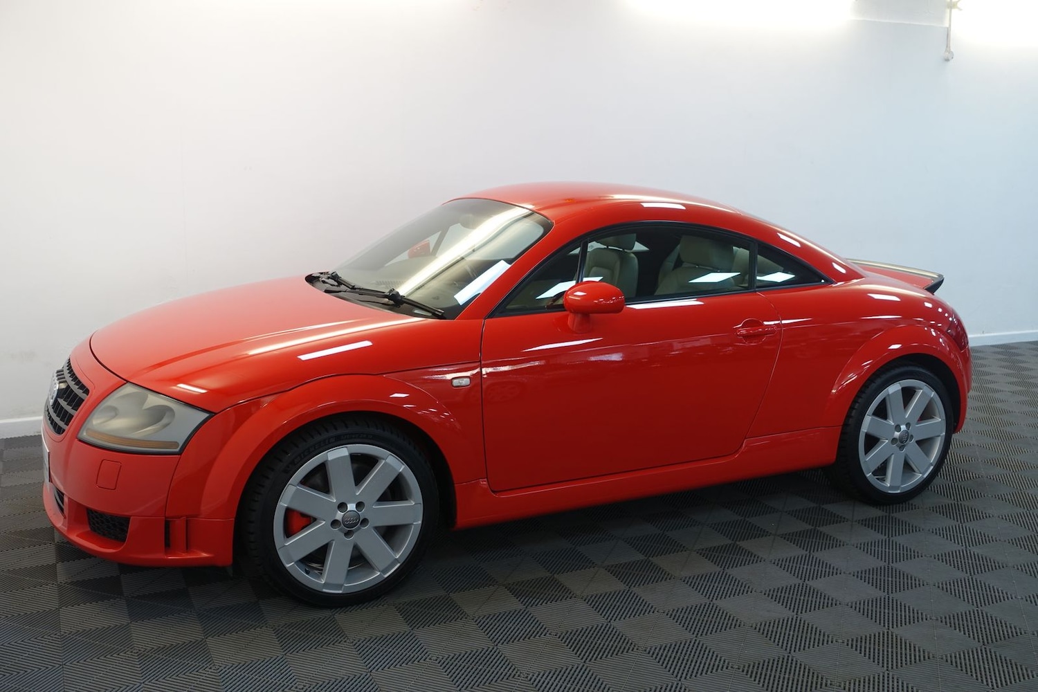Used Audi TT 2004 for sale - 78206837: Photo 2