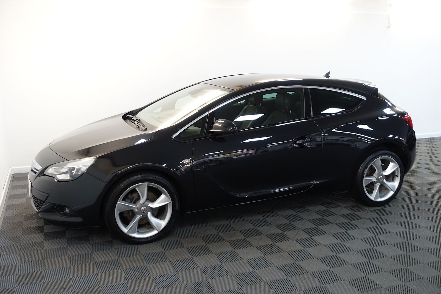 Used Vauxhall Astra GTC 2012 for sale - 76389992: Photo 3