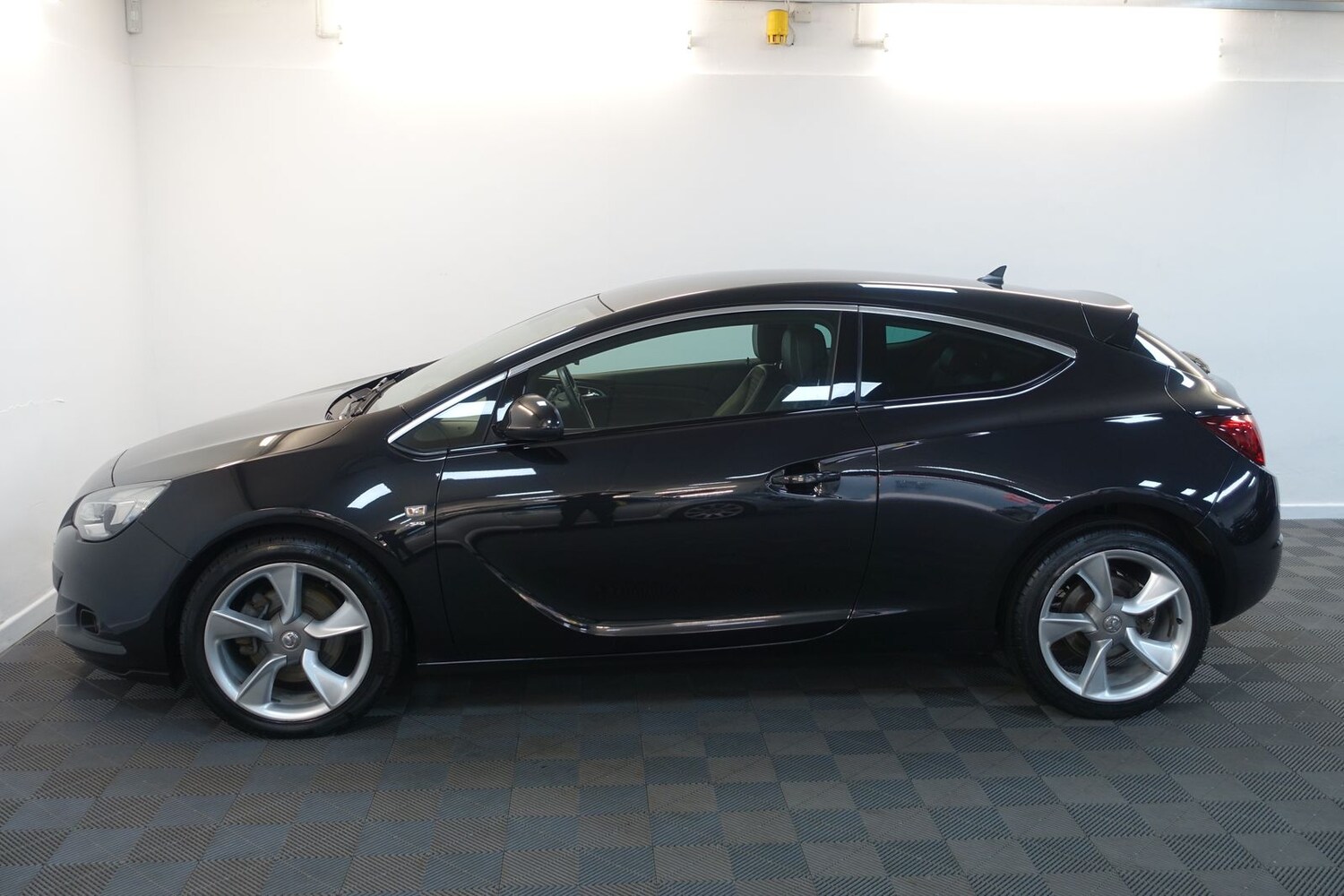Used Vauxhall Astra GTC 2012 for sale - 76389992: Photo 85