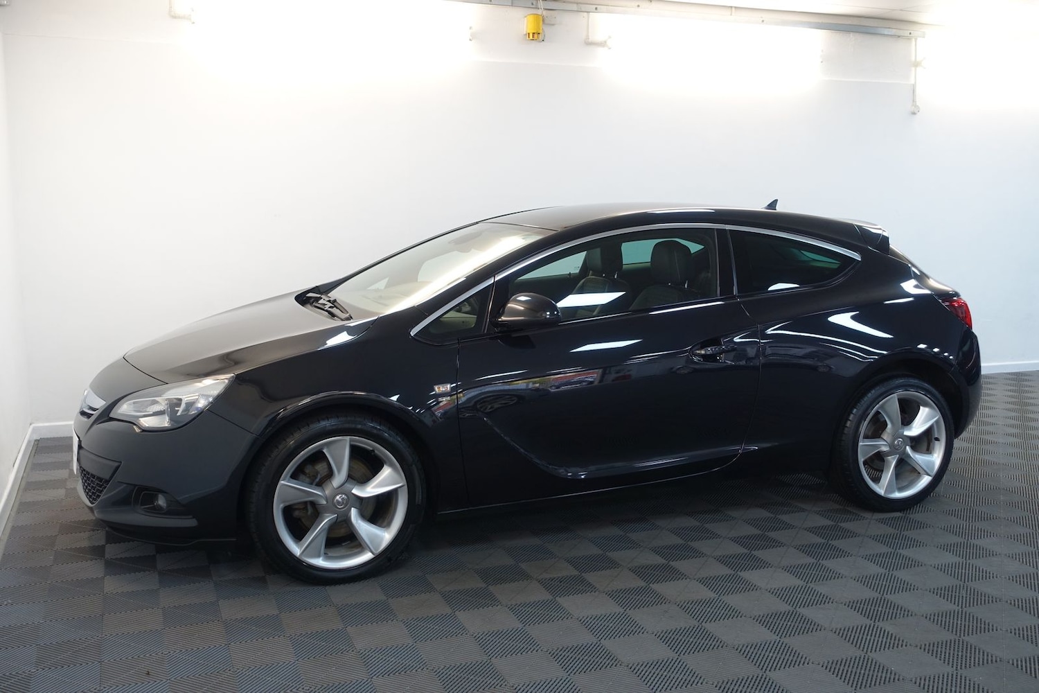 Used Vauxhall Astra GTC 2012 for sale - 76389992: Photo 90