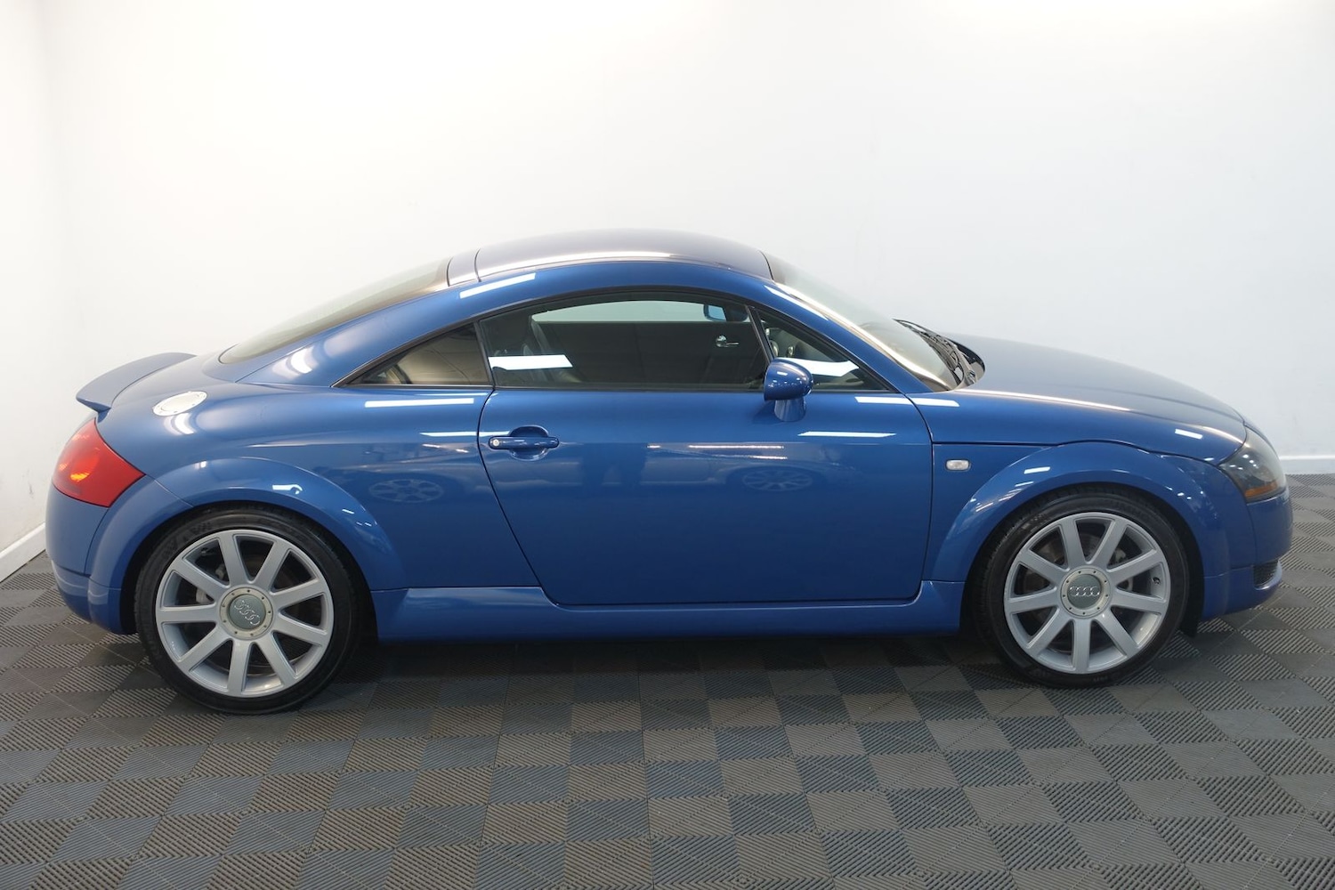 Used Audi TT 2001 for sale - 77634722: Photo 85