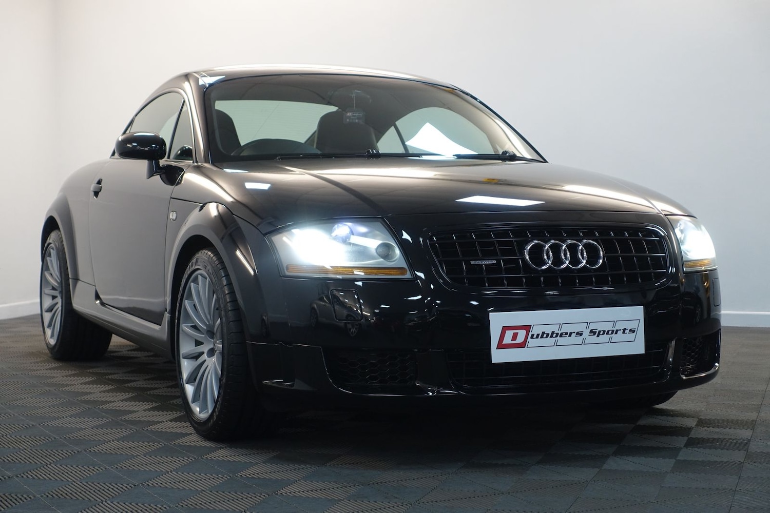 Used Audi TT 2005 for sale - 76623781: Photo 2
