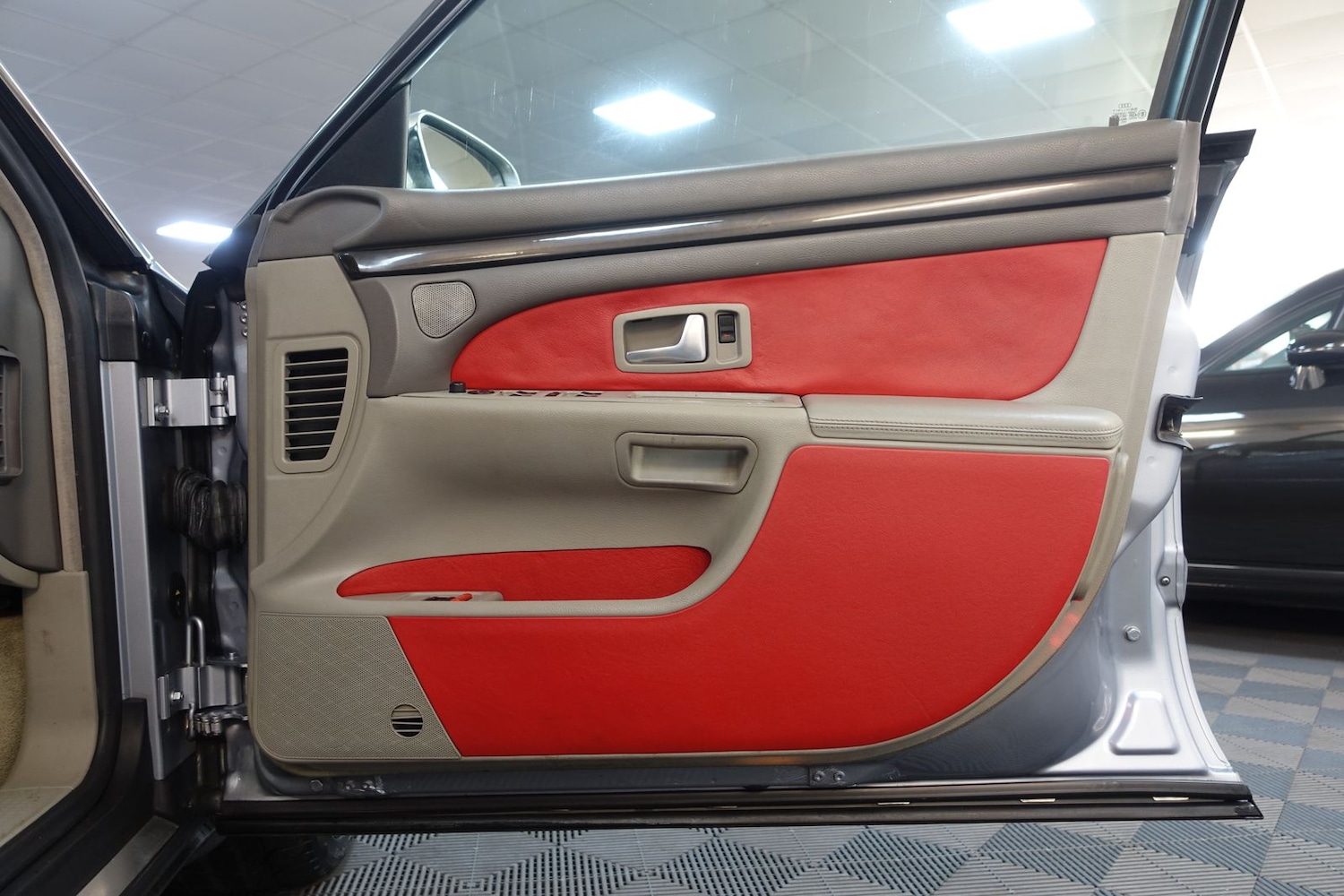 Used Audi S8 2003 for sale - 77102686: Photo 41