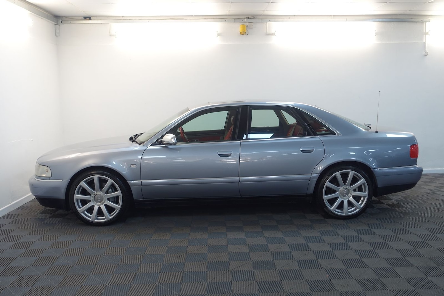 Used Audi S8 2003 for sale - 77102686: Photo 8