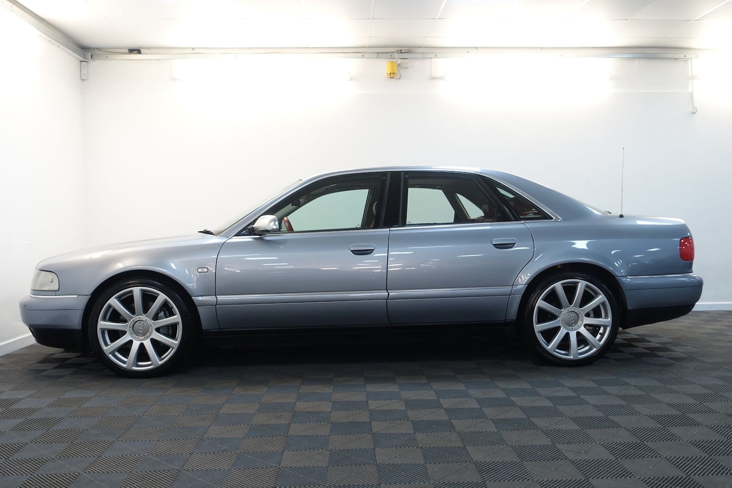 Used Audi S8 2003 for sale - 76410459: Photo 10