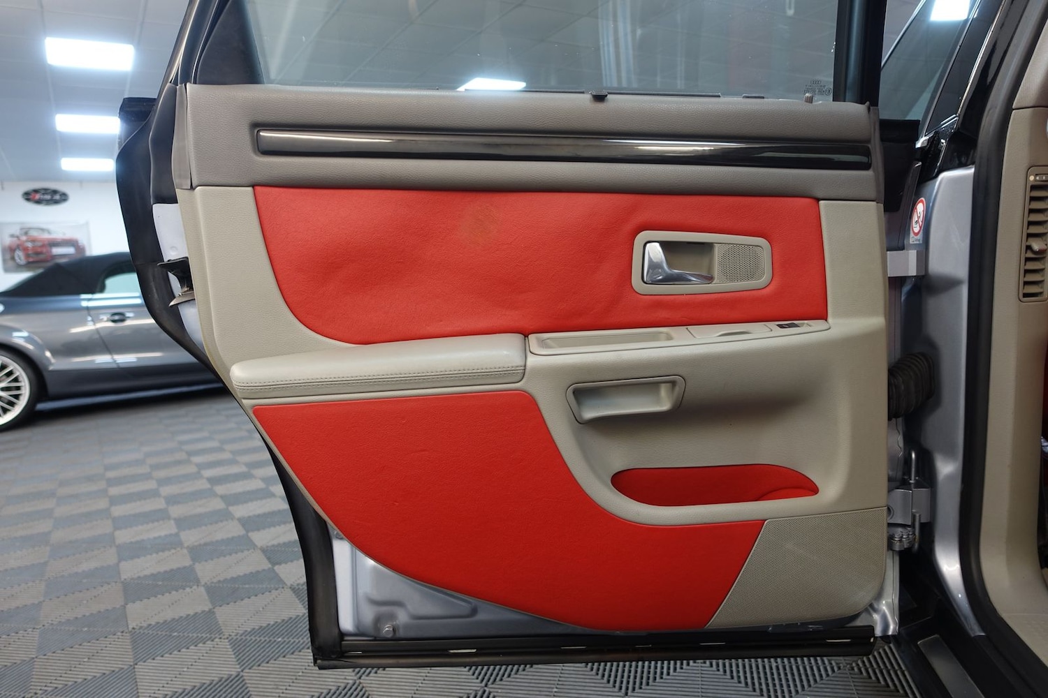 Used Audi S8 2003 for sale - 76410459: Photo 17