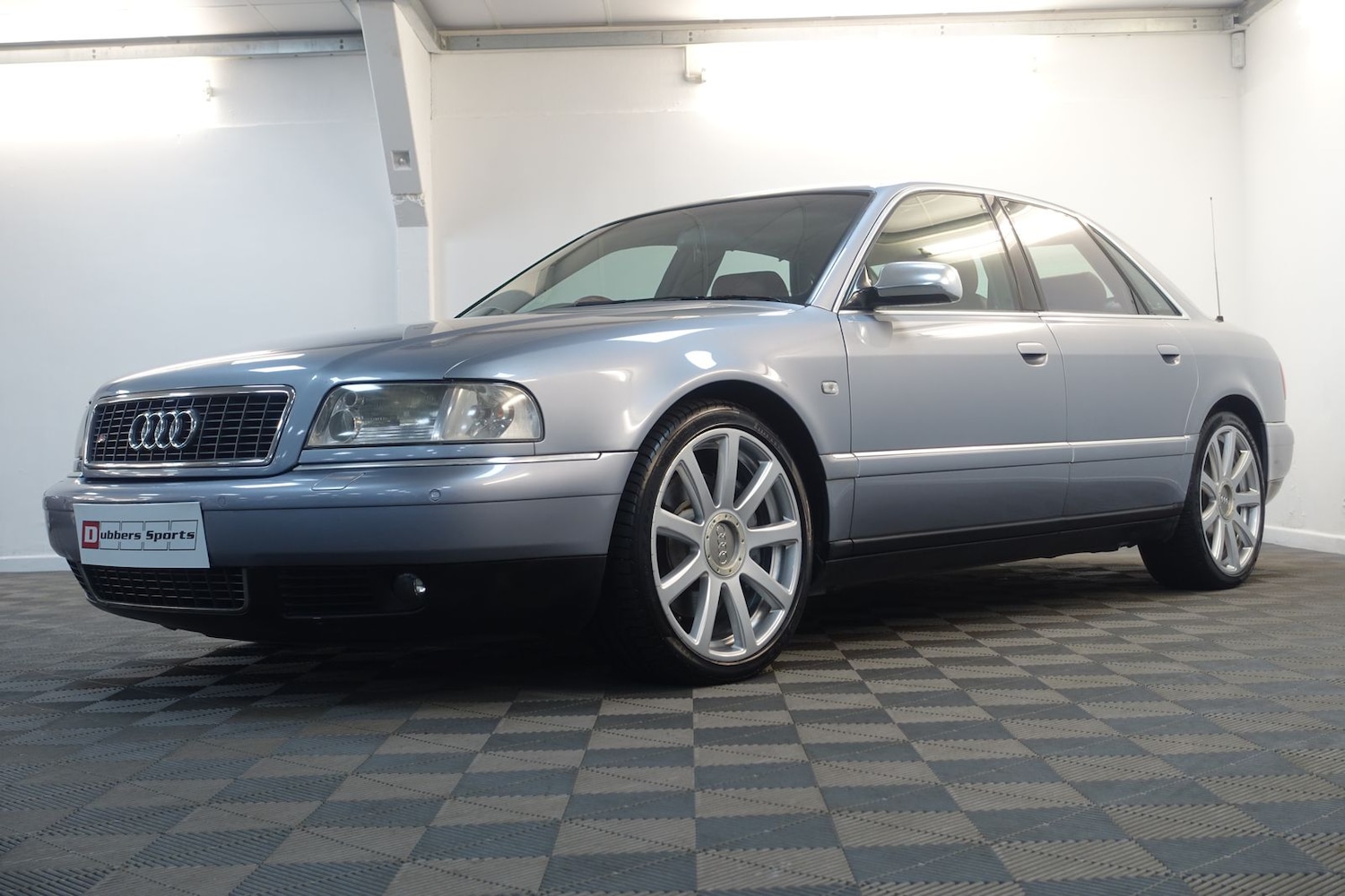 Used Audi S8 2003 for sale - 76410459: Photo 2