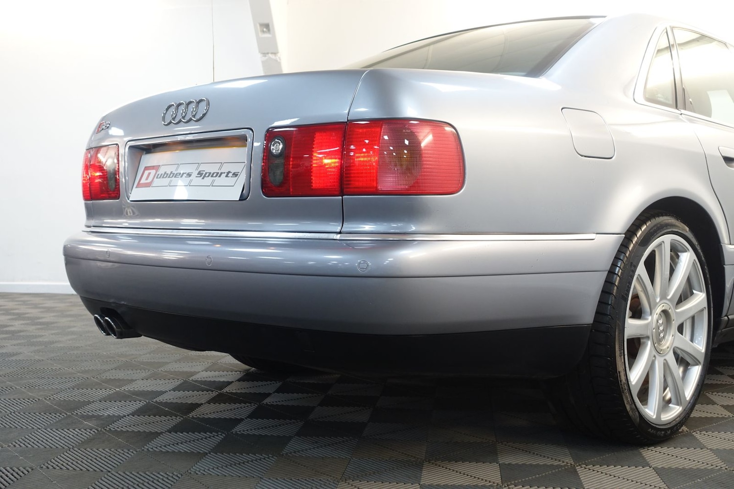 Used Audi S8 2003 for sale - 76410459: Photo 4