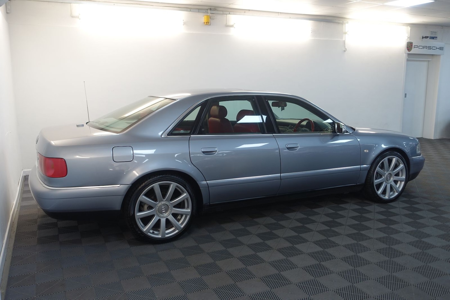 Used Audi S8 2003 for sale - 76410459: Photo 5