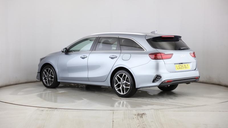 Used Kia Ceed 2025 for sale - 76844895: Photo 2