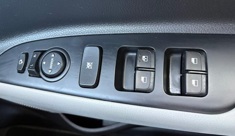 Used Kia Stonic 2017 for sale - 77159208: Photo 15