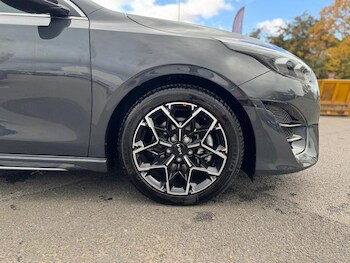 Used Kia Ceed 2025 for sale - 76350397: Photo