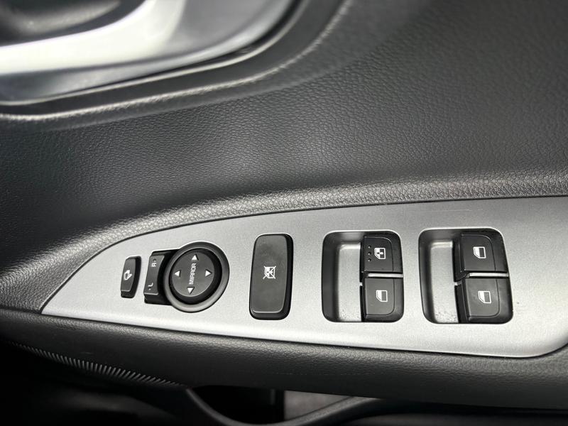 Used Kia Stonic 2023 for sale - 78131523: Photo 20