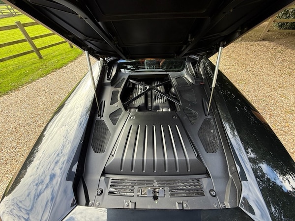 Used Lamborghini Huracan 2015 for sale - 76163051: Photo 10