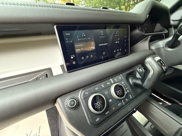 Used Land Rover Defender 2024 for sale - 76039242: Photo 26