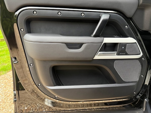 Used Land Rover Defender 2024 for sale - 76039242: Photo 28