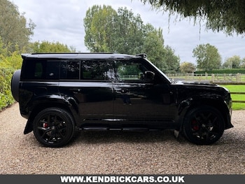 Used Land Rover Defender 2024 for sale - 76039242: Photo