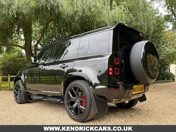 Used Land Rover Defender 2024 for sale - 76039242: Photo