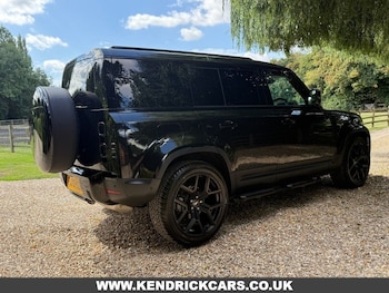 Used Land Rover Defender 2023 for sale - 75814947: Photo