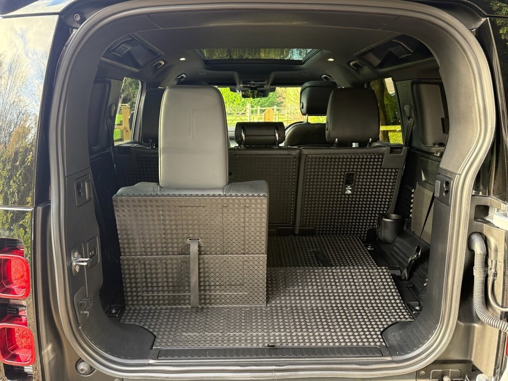 Used Land Rover Defender 2023 for sale - 76559115: Photo 7